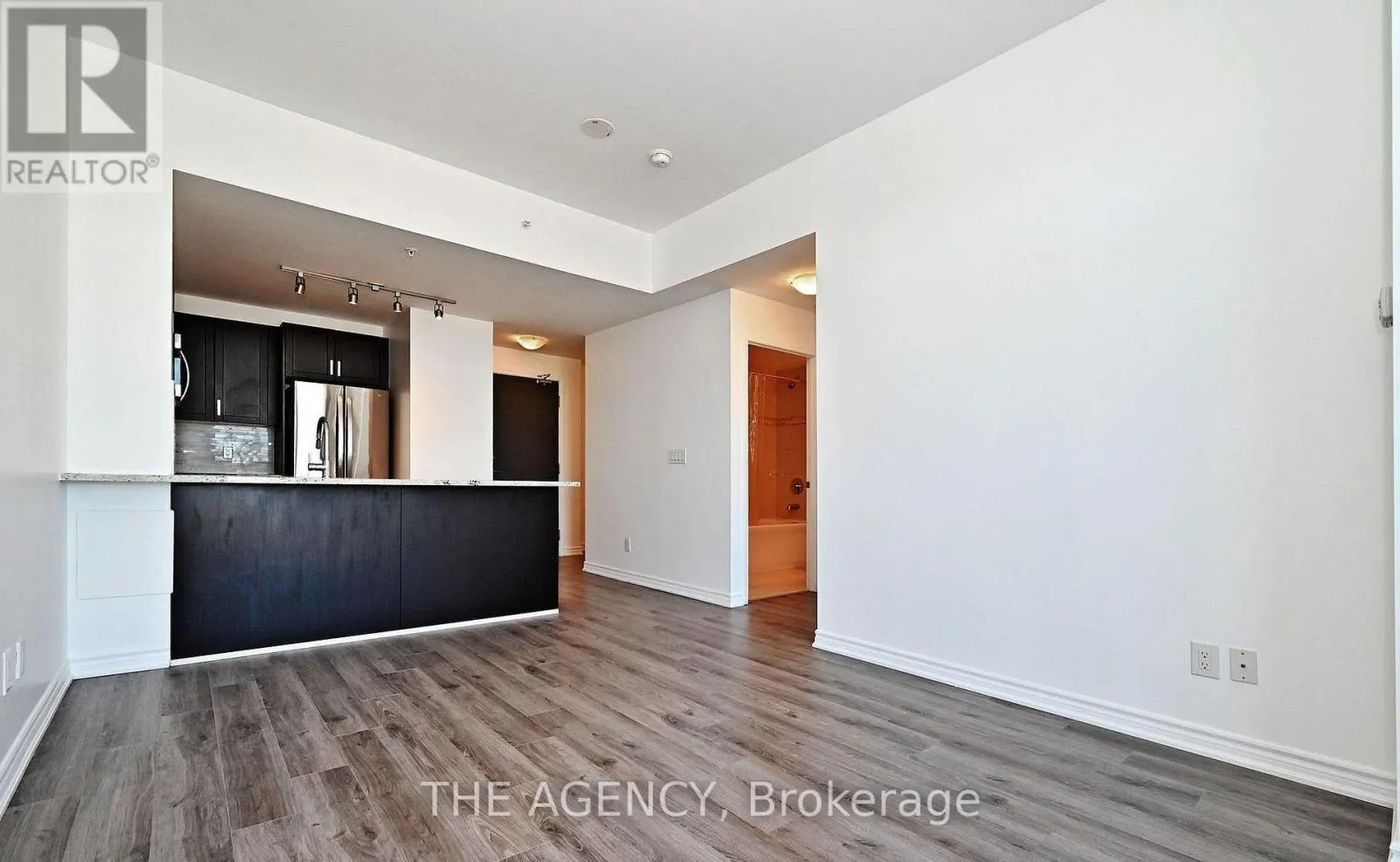 809 - 11611 YONGE STREET