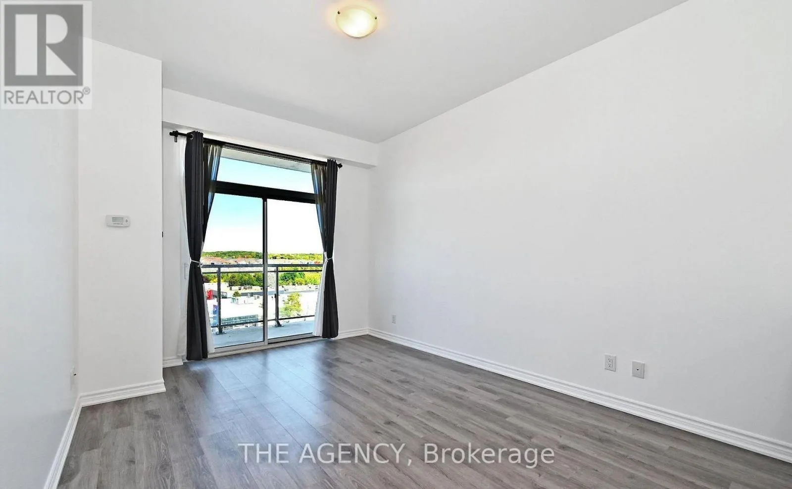 809 - 11611 YONGE STREET