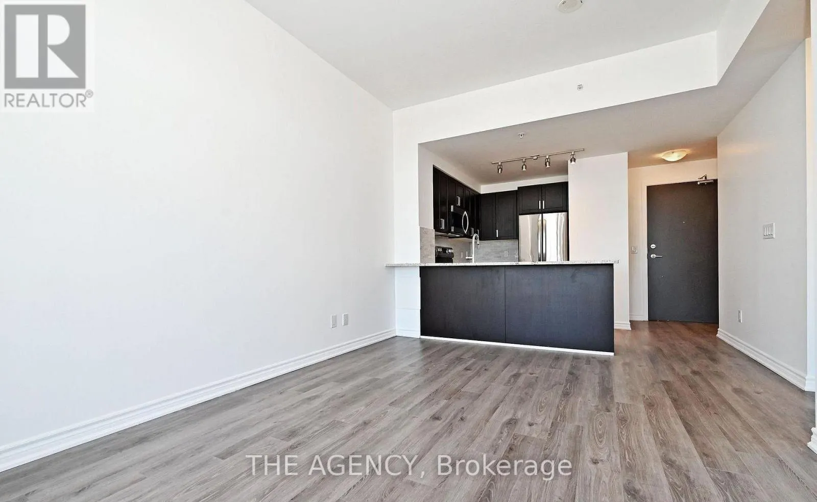 809 - 11611 YONGE STREET