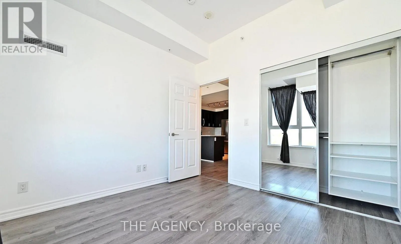 809 - 11611 YONGE STREET