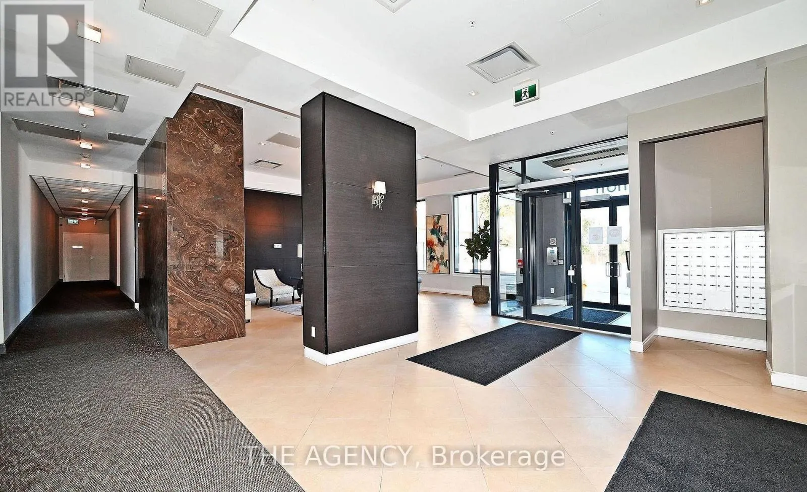 809 - 11611 YONGE STREET