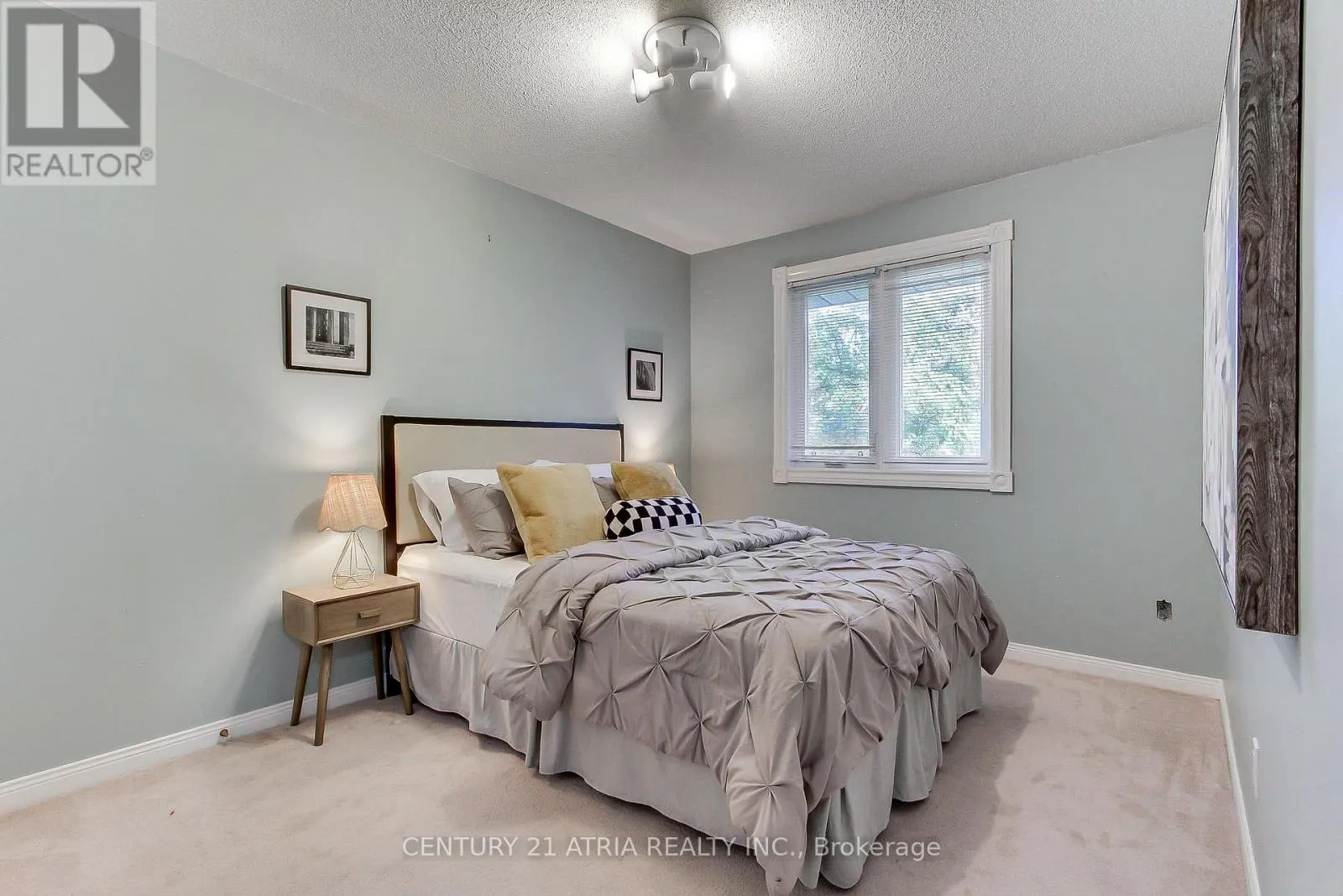 27 ANDERSON PLACE