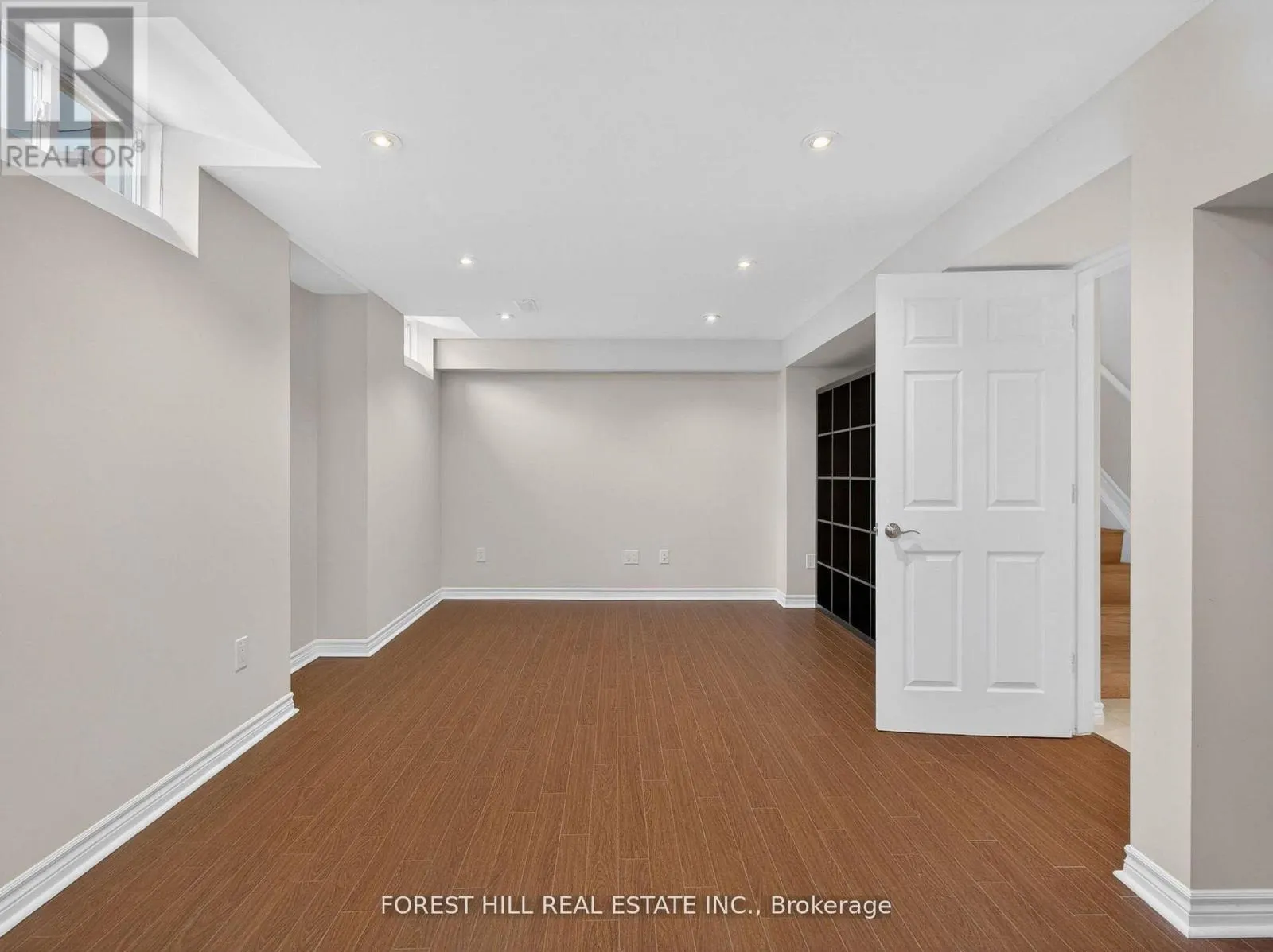 12 STOOKES CRESCENT
