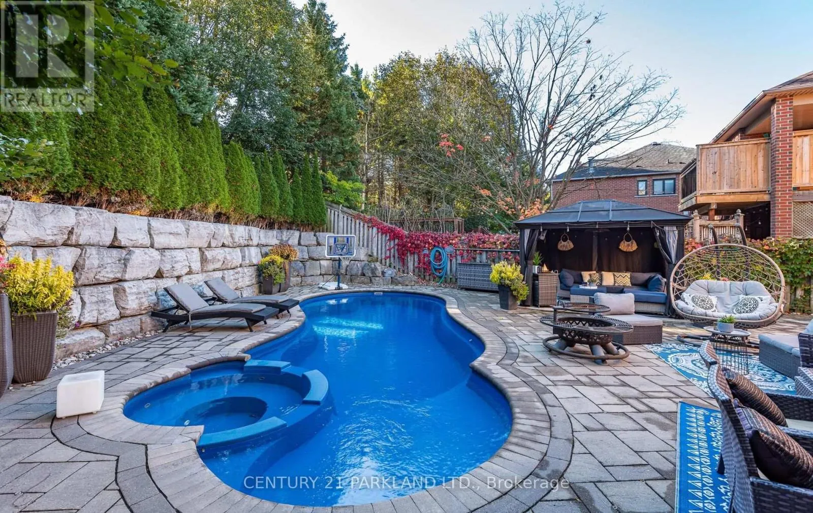 164 CARLYLE CRESCENT