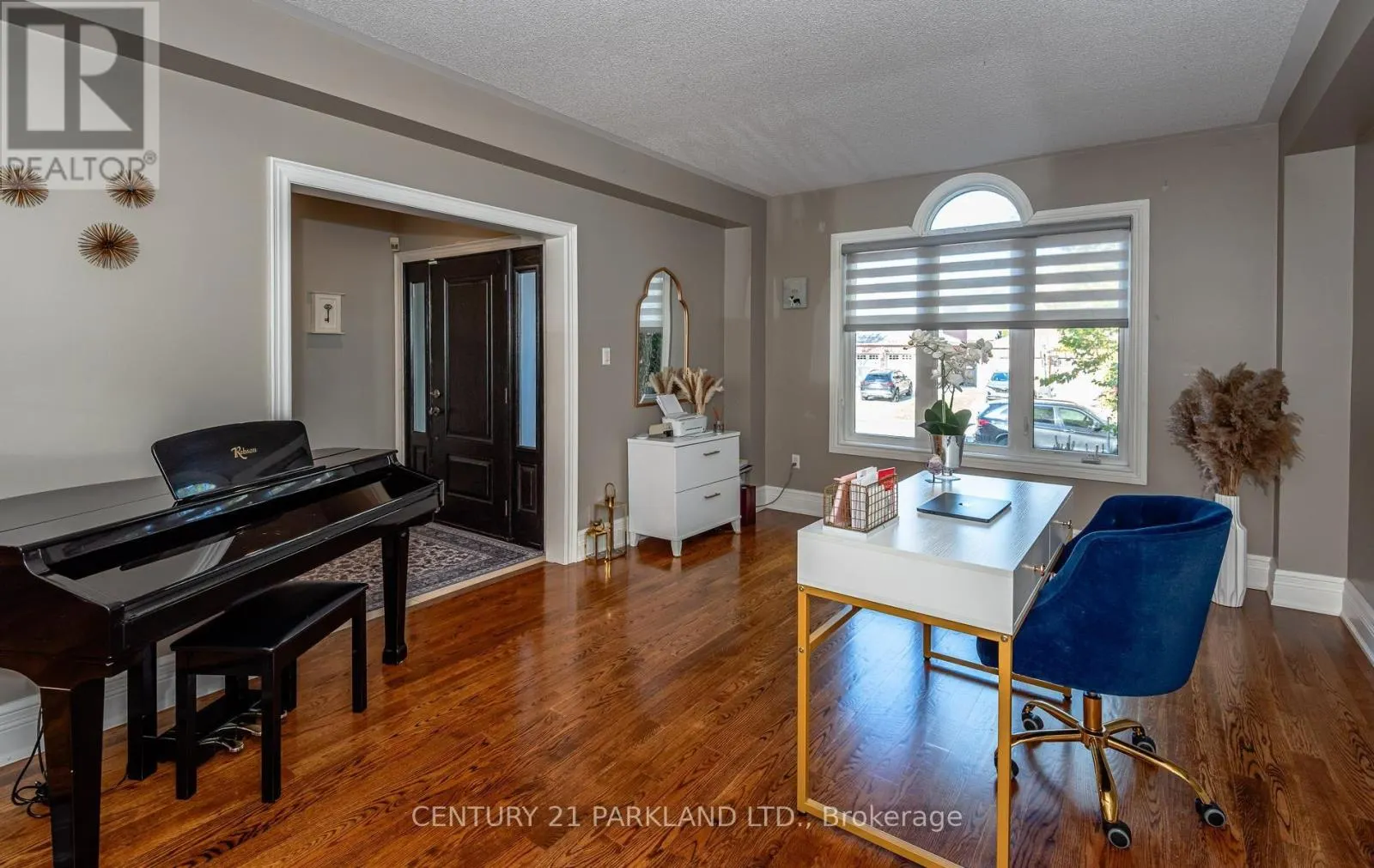 164 CARLYLE CRESCENT