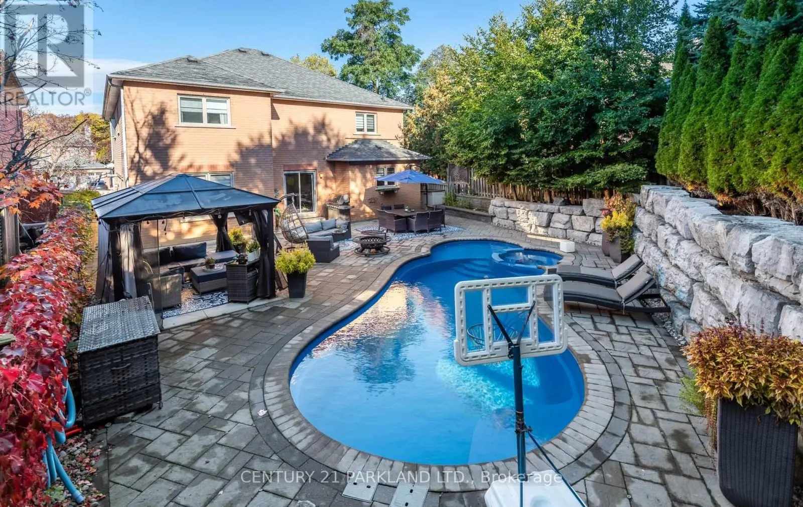 164 CARLYLE CRESCENT