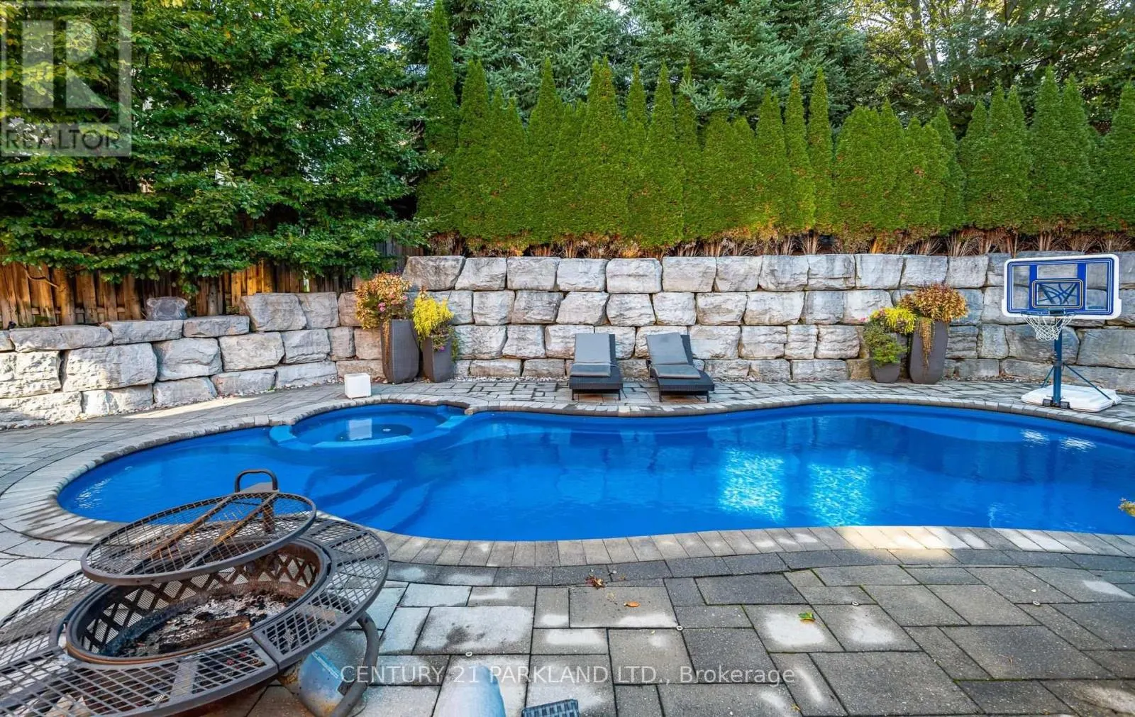 164 CARLYLE CRESCENT