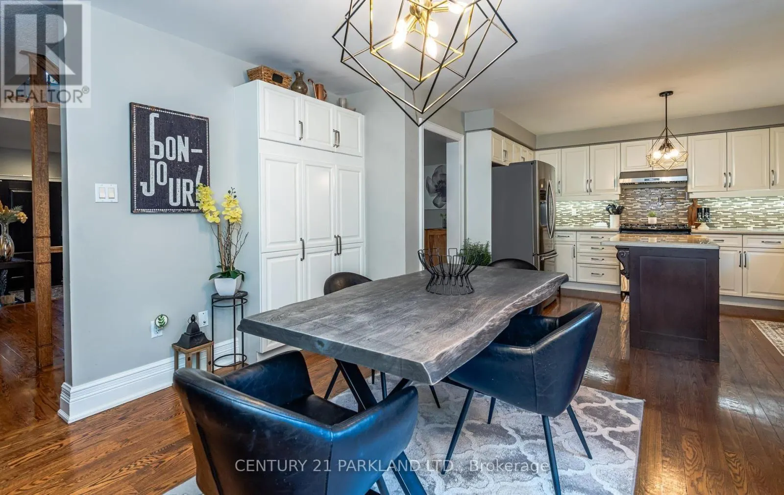 164 CARLYLE CRESCENT