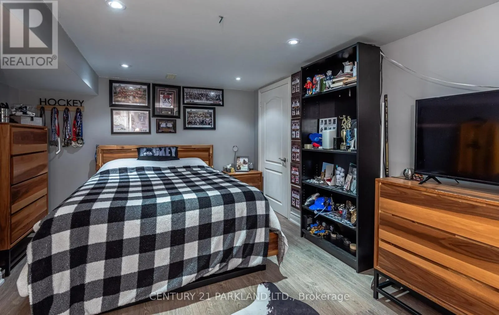 164 CARLYLE CRESCENT