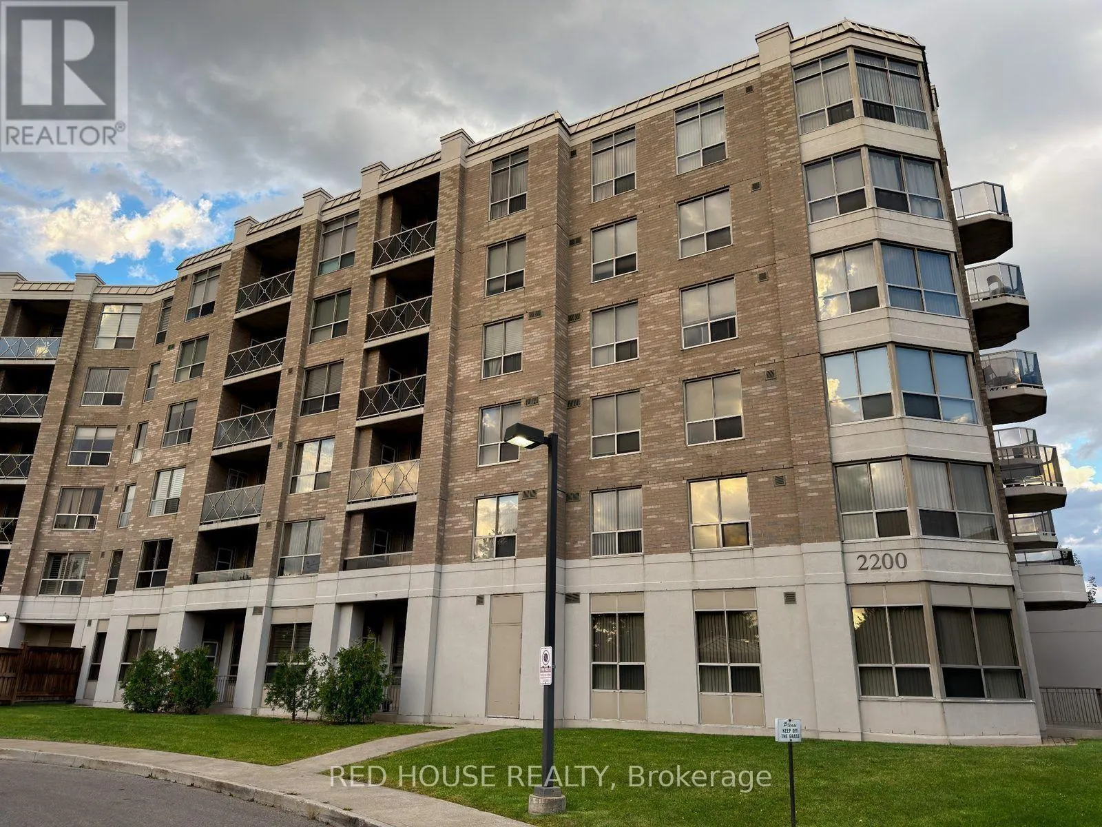 208 - 2200 JOHN STREET