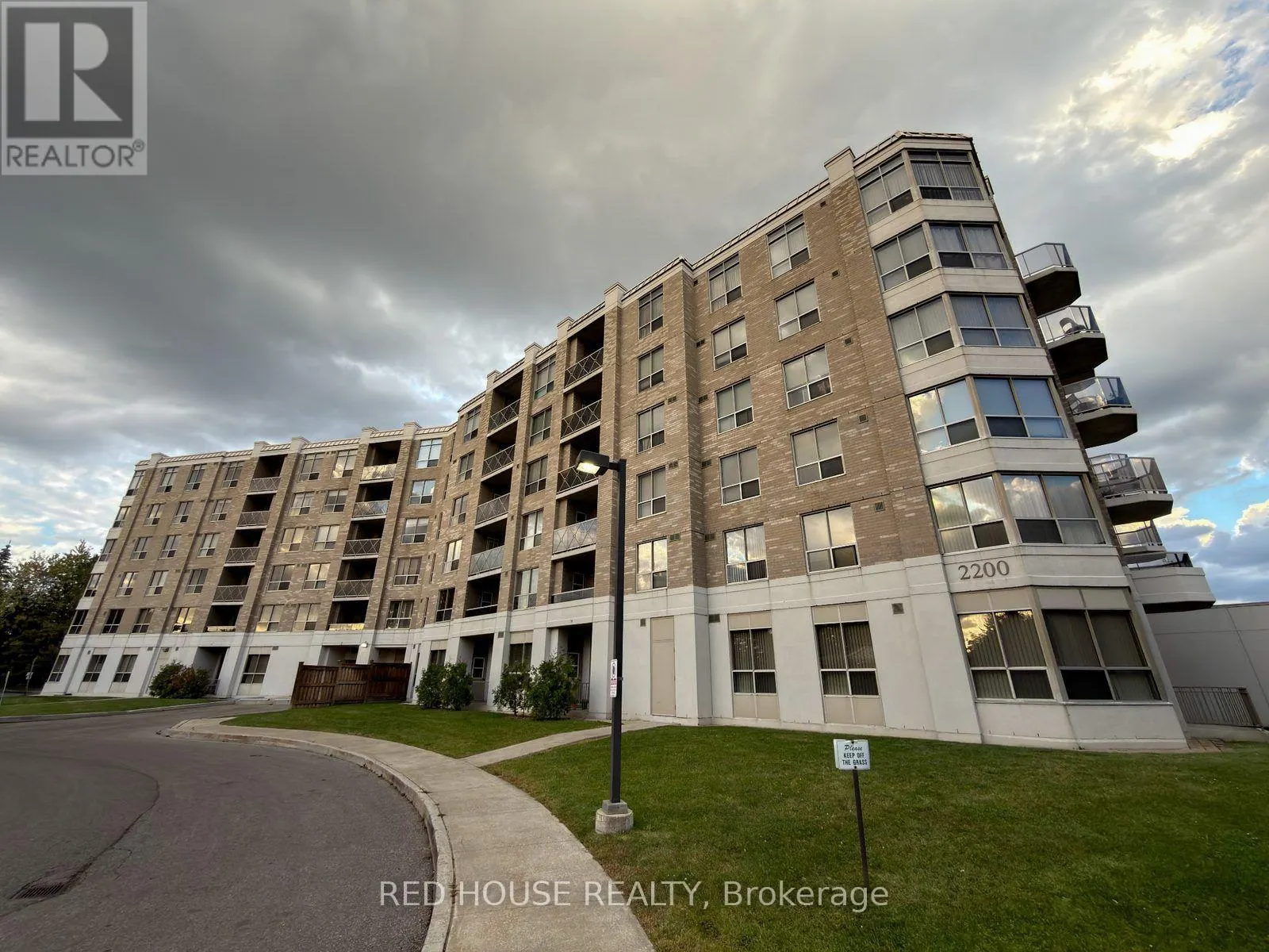 208 - 2200 JOHN STREET