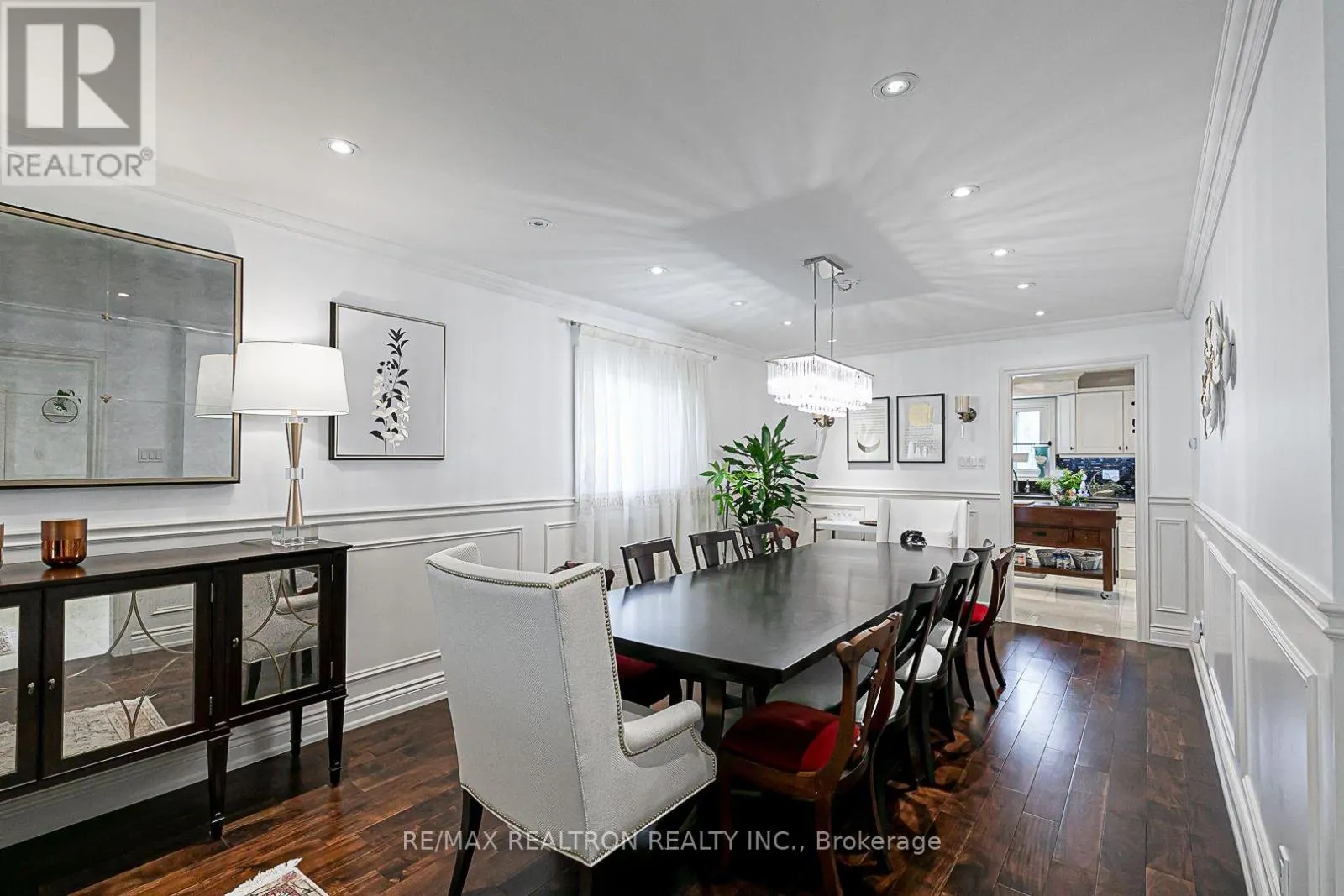 9 HYDE PARK DRIVE