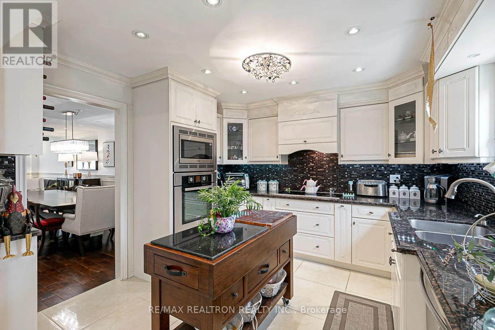 9 HYDE PARK DRIVE