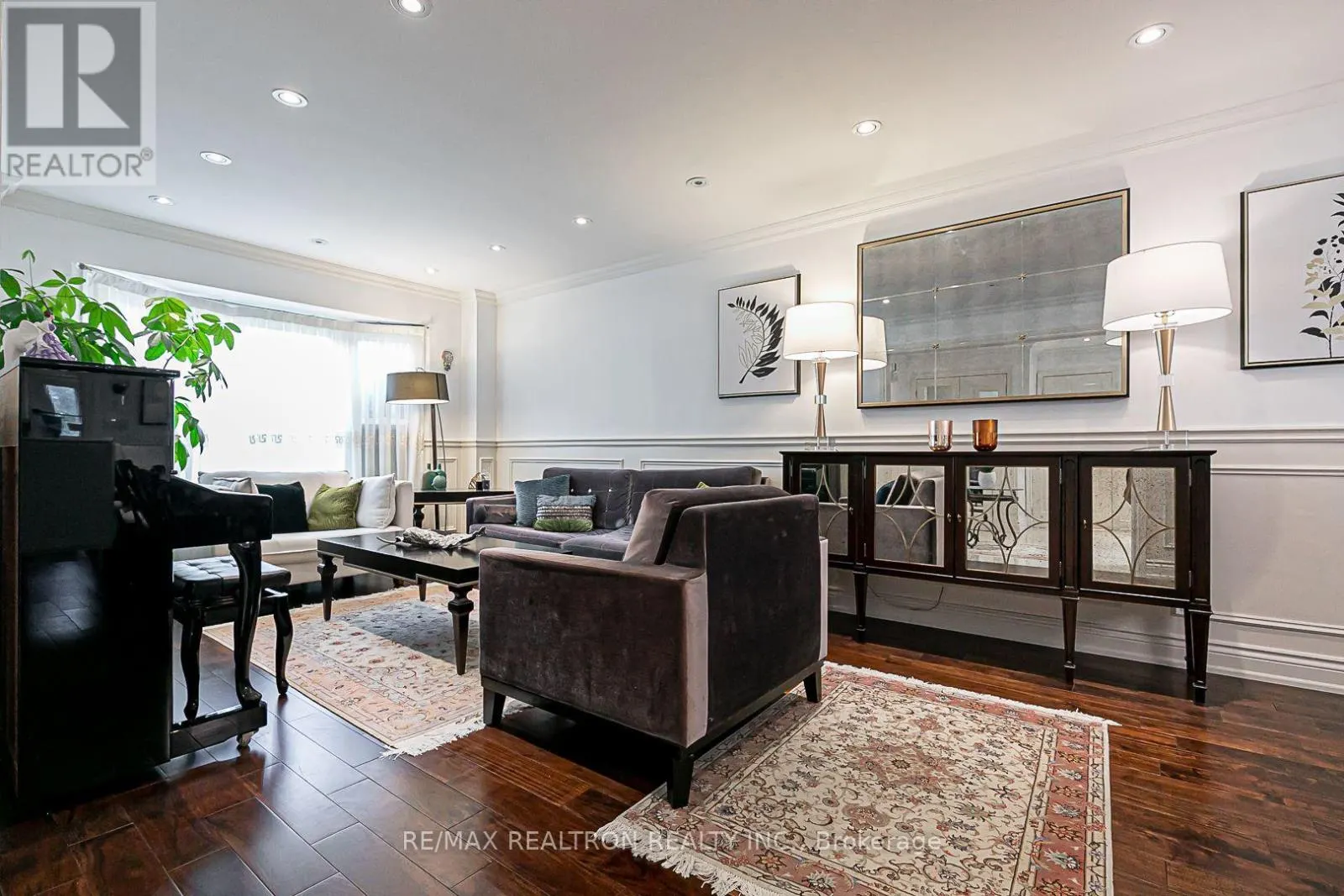 9 HYDE PARK DRIVE