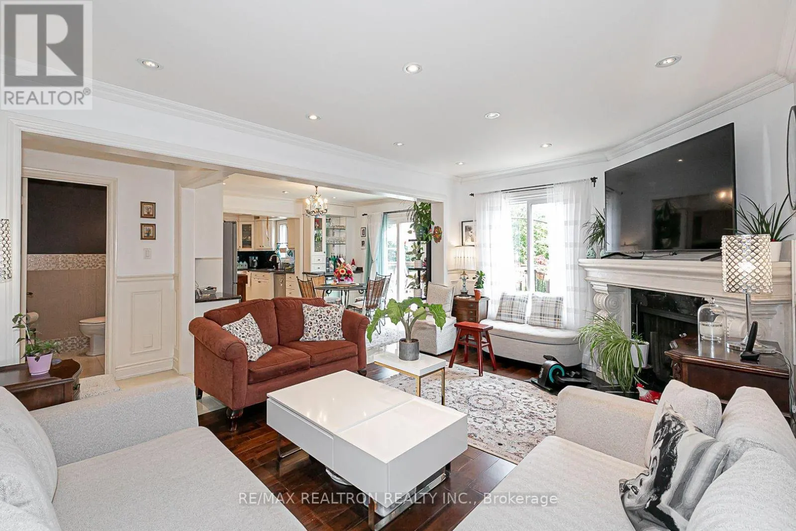 9 HYDE PARK DRIVE
