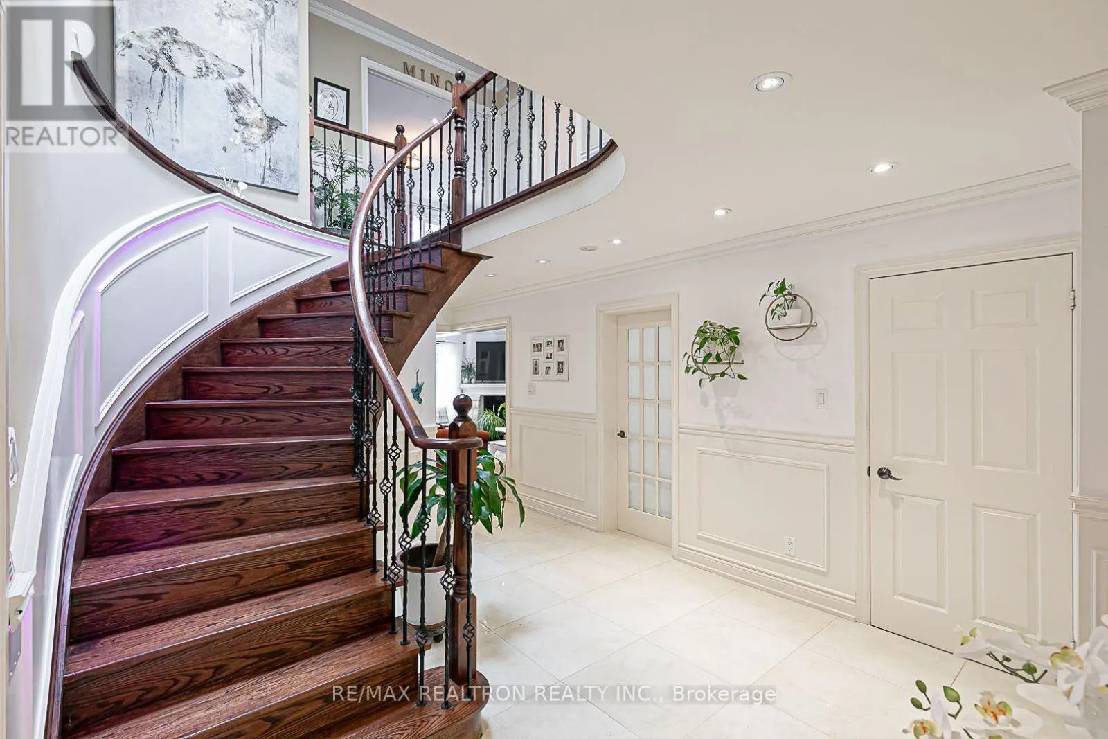 9 HYDE PARK DRIVE