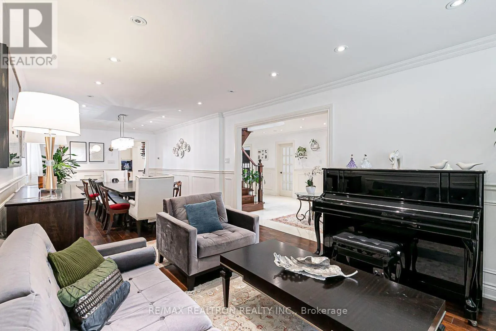 9 HYDE PARK DRIVE