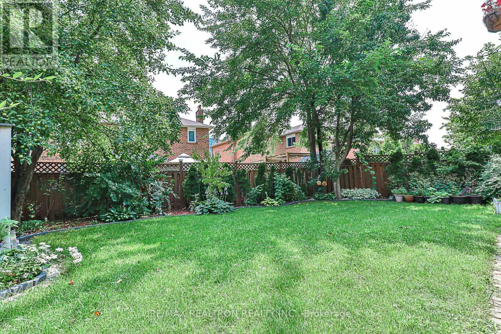 9 HYDE PARK DRIVE