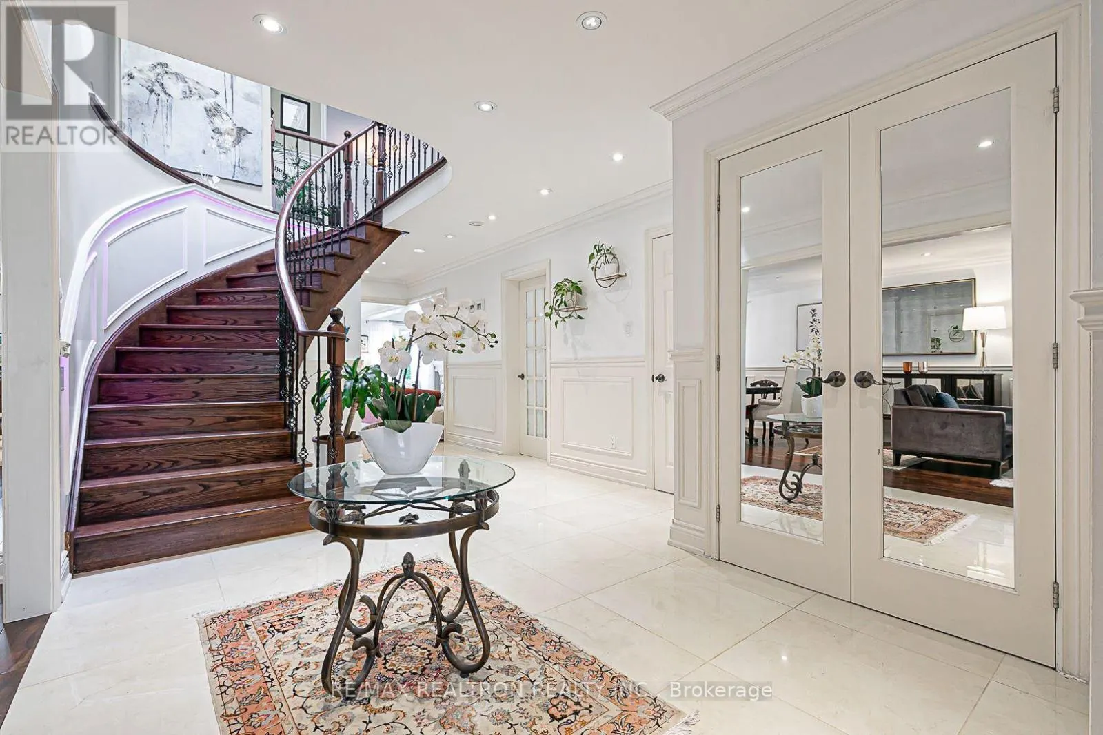 9 HYDE PARK DRIVE
