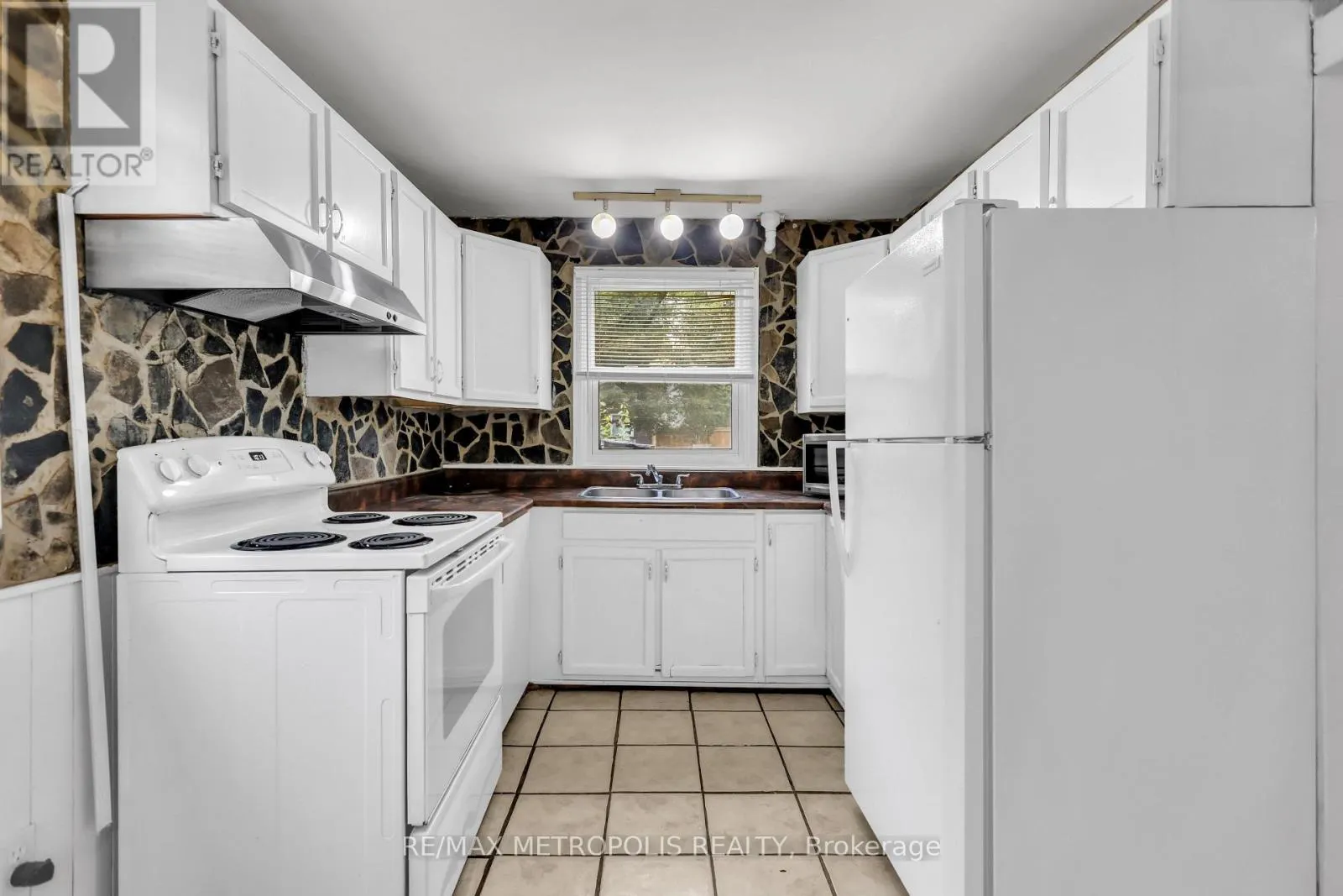 856 CENTRAL AVENUE
