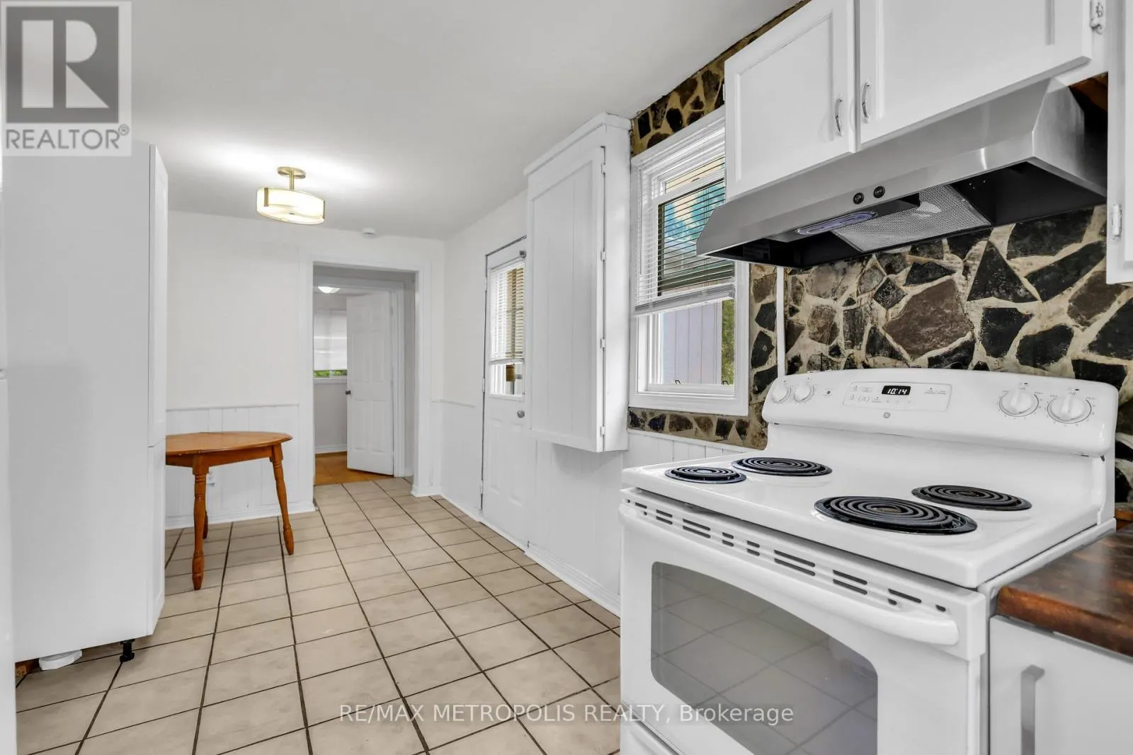 856 CENTRAL AVENUE