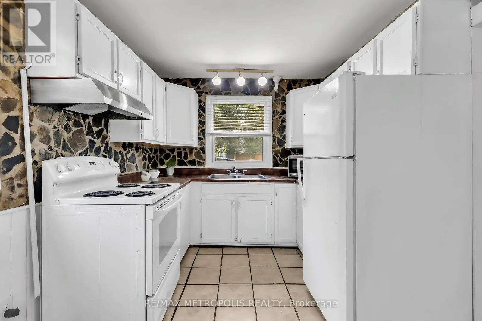 856 CENTRAL AVENUE