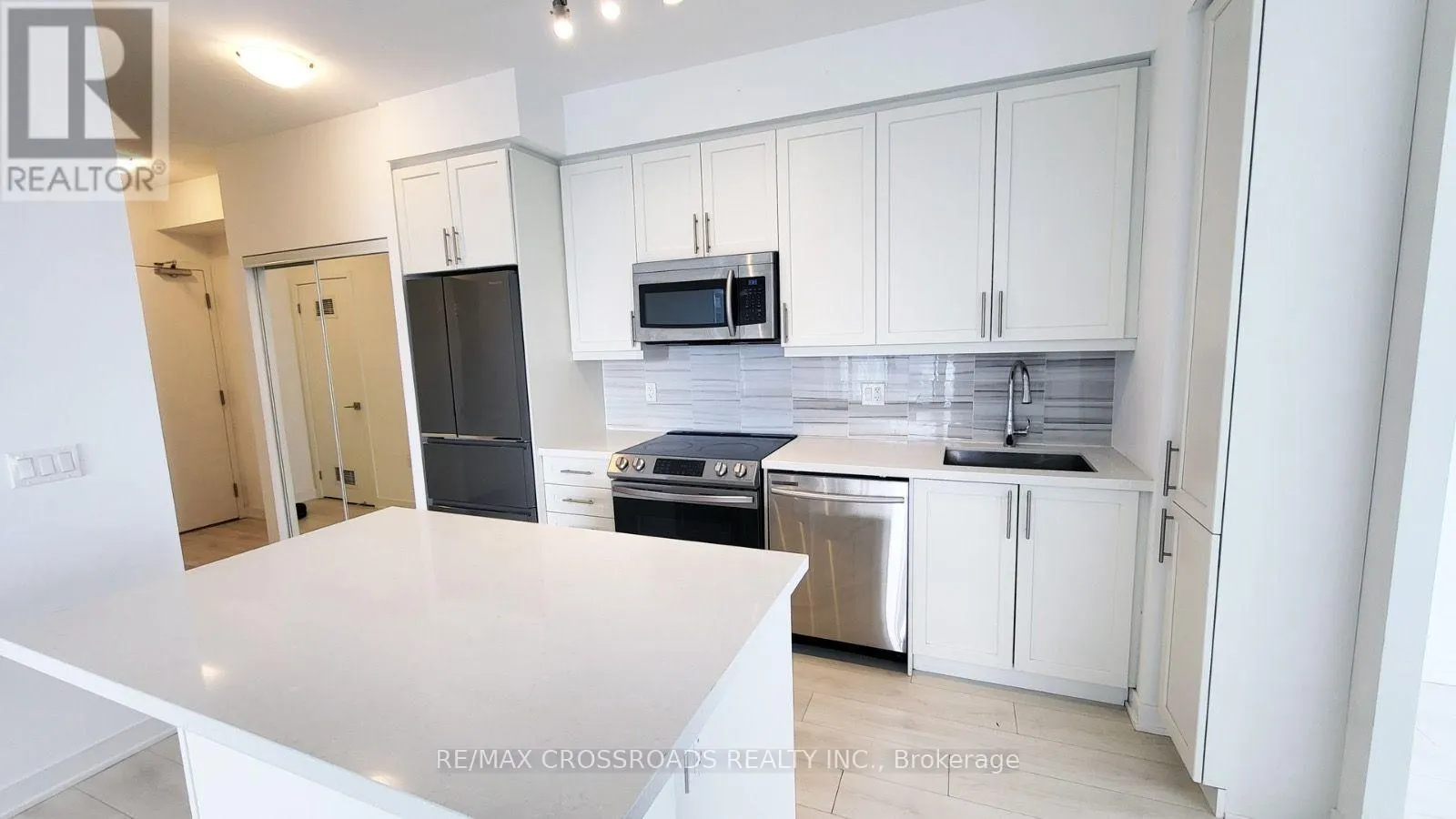 1608 - 75 ONEIDA CRESCENT