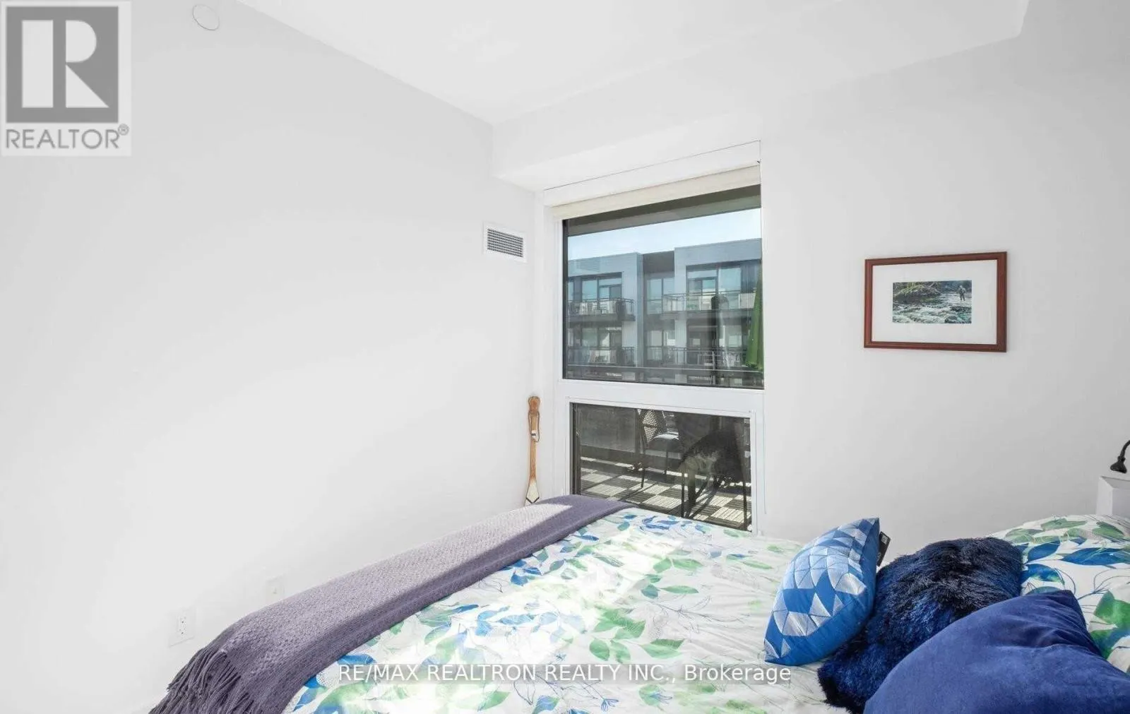 D332 - 333 SEA RAY AVENUE