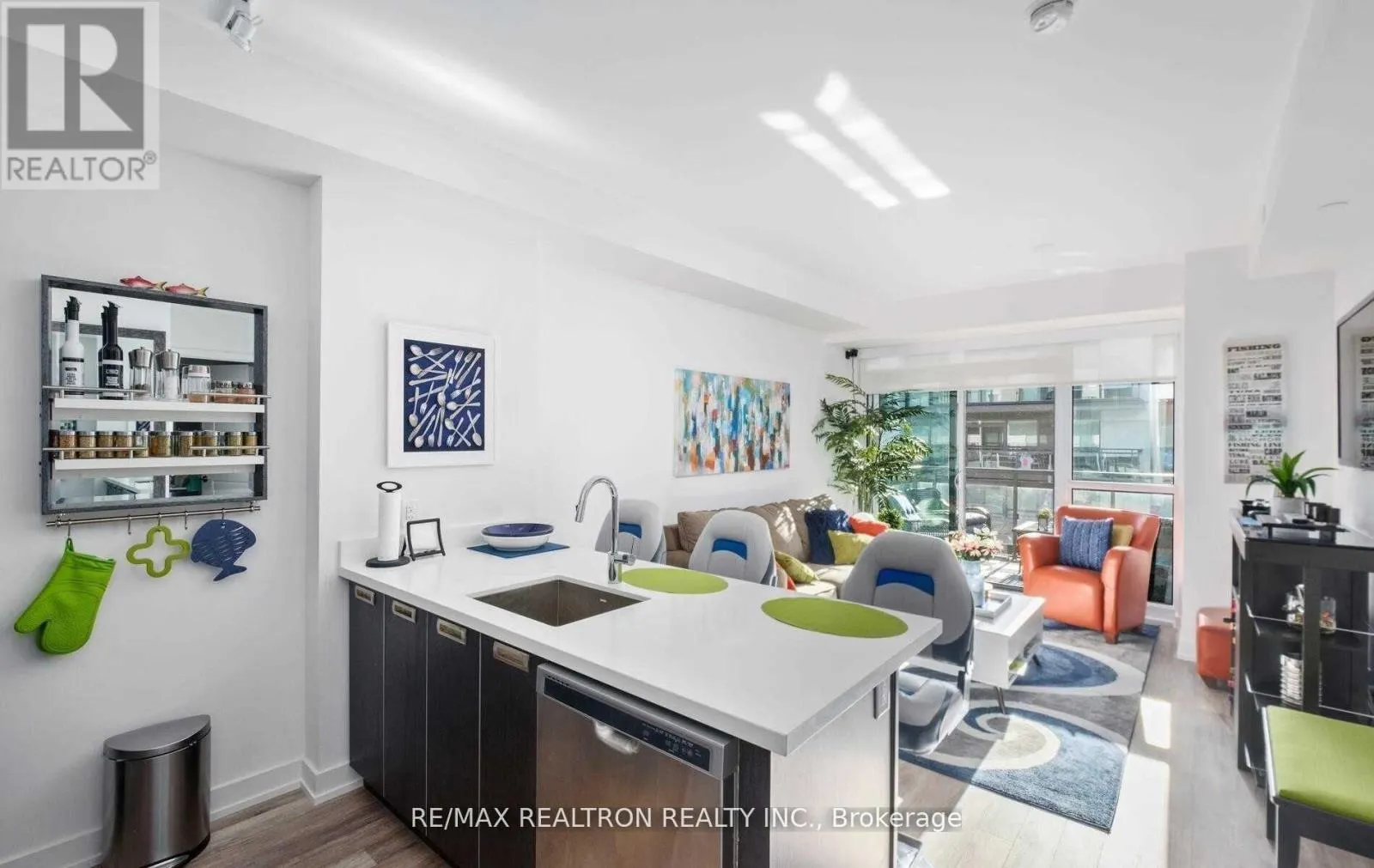 D332 - 333 SEA RAY AVENUE