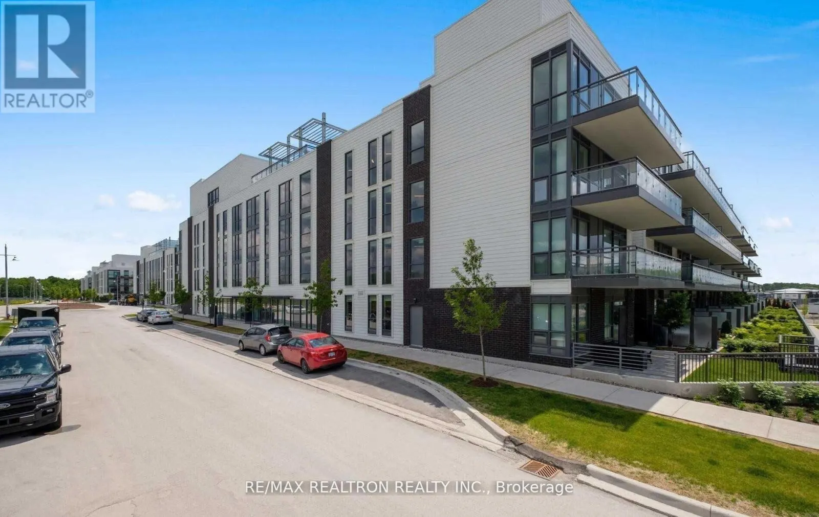 D332 - 333 SEA RAY AVENUE