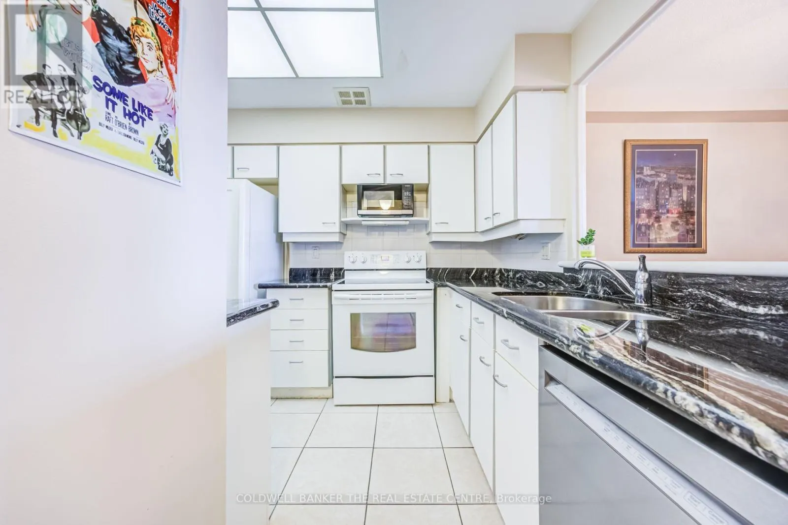 PH22 - 32 CLARISSA DRIVE