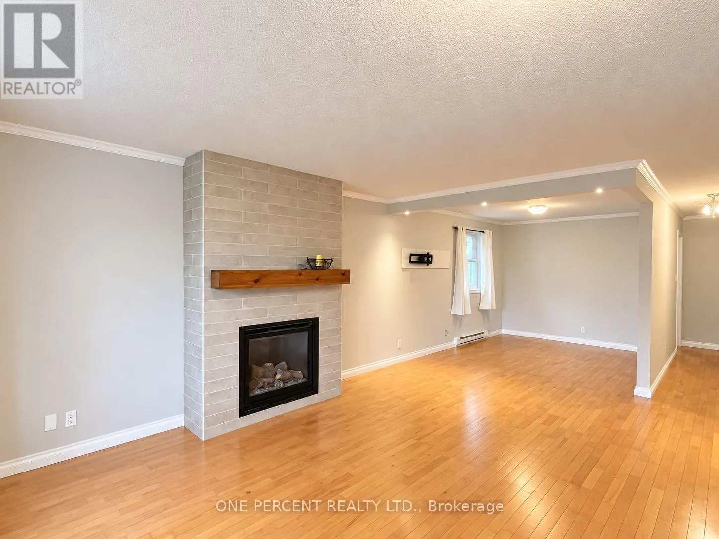 526 HIGHLAND CRESCENT