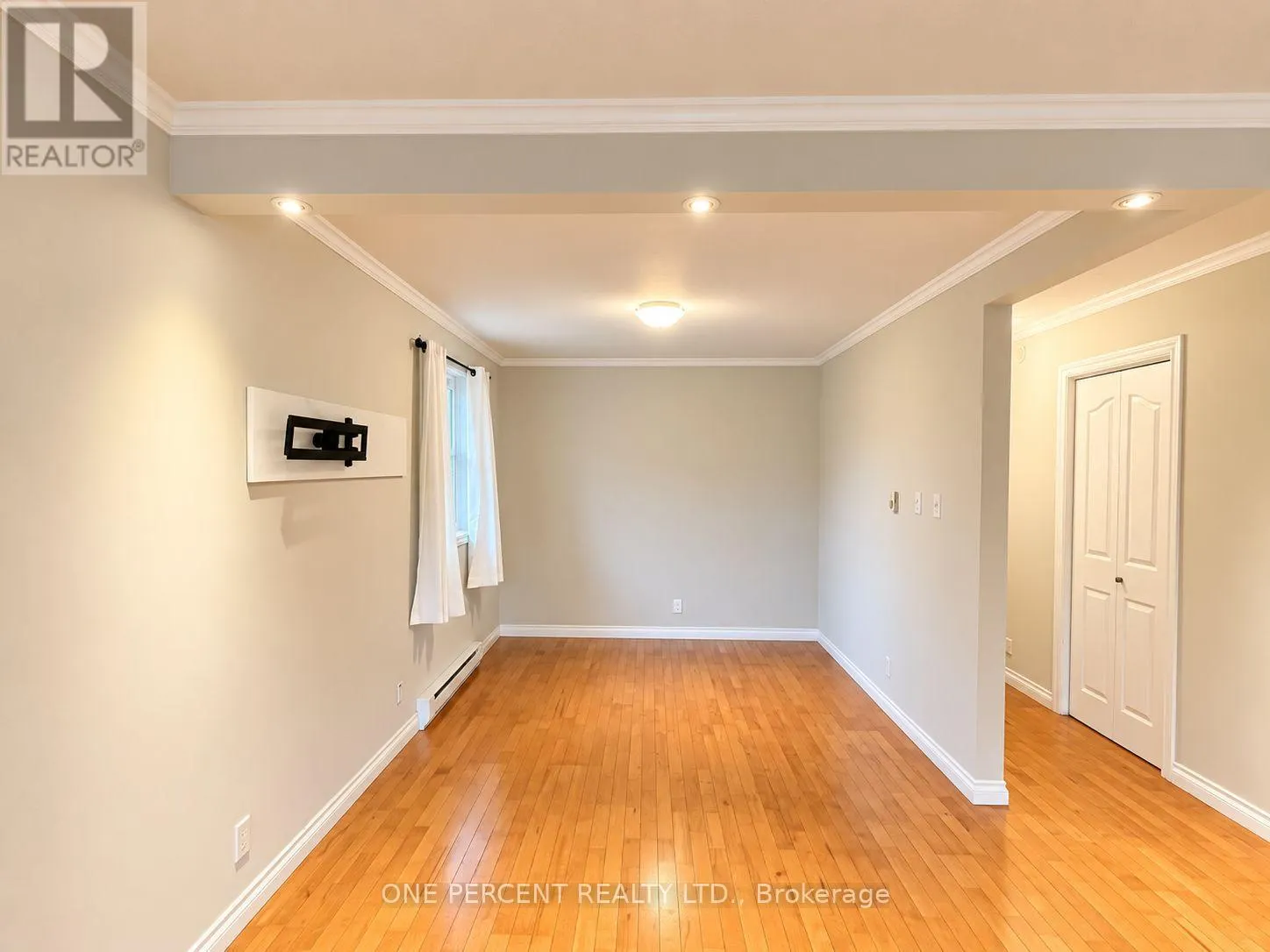 526 HIGHLAND CRESCENT