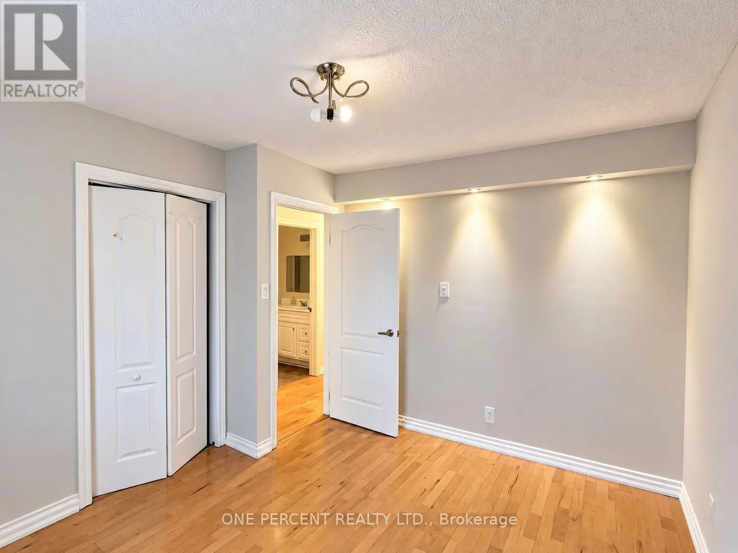 526 HIGHLAND CRESCENT