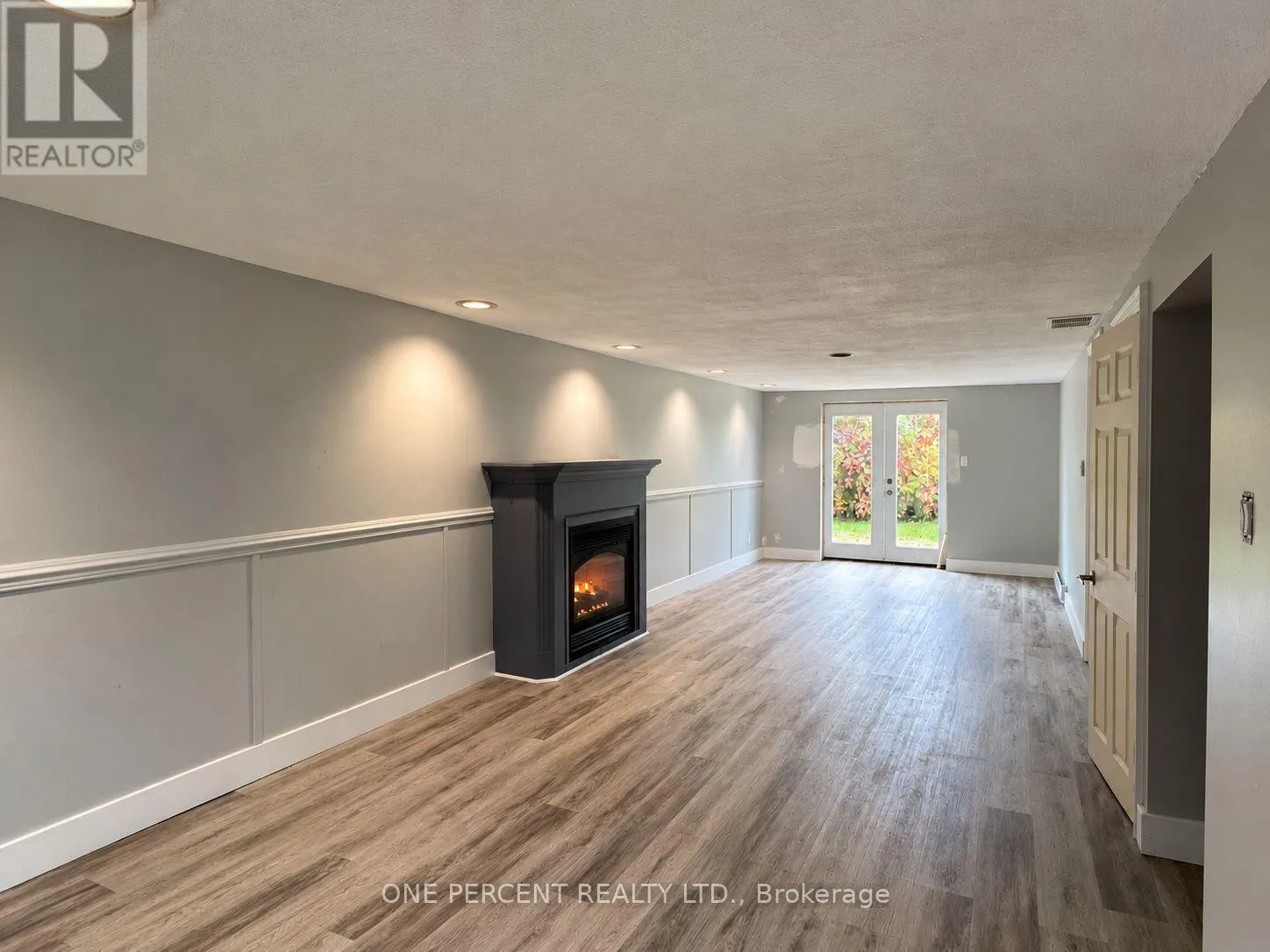 526 HIGHLAND CRESCENT