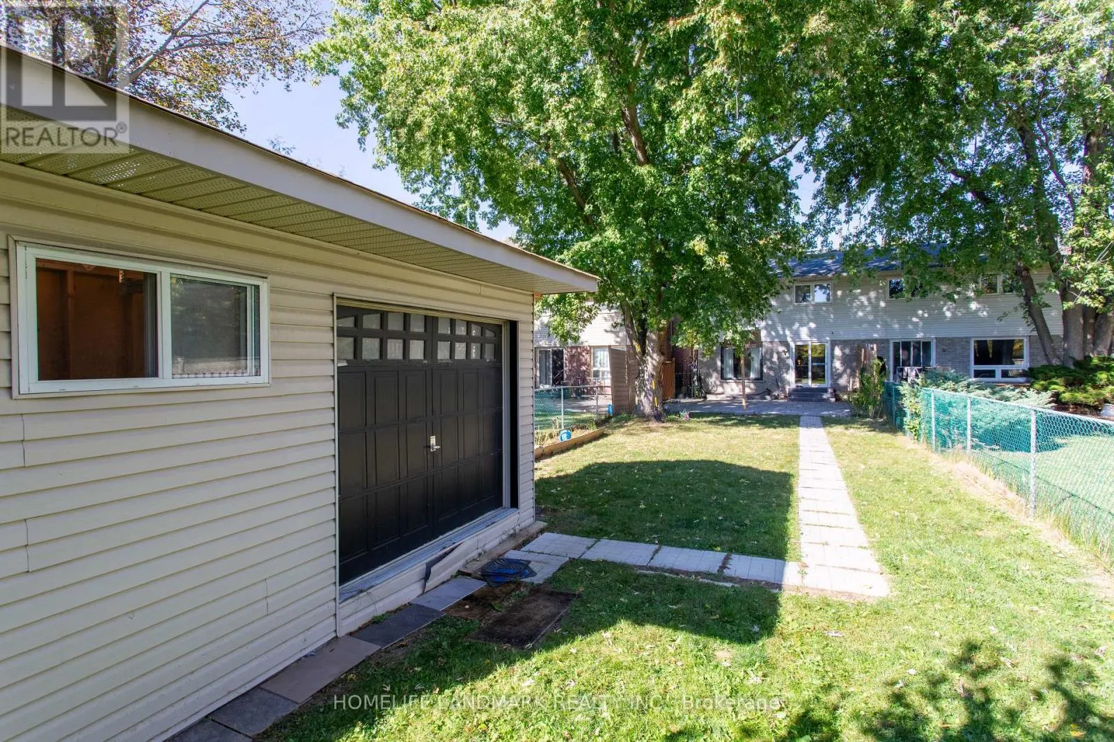 15 FOXGLOVE COURT
