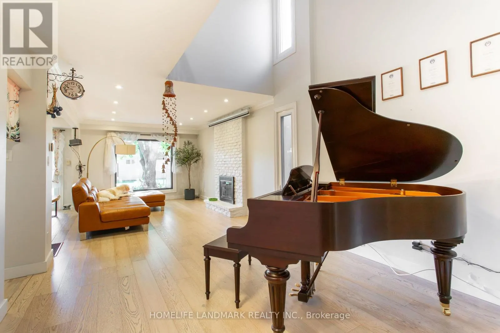 15 FOXGLOVE COURT