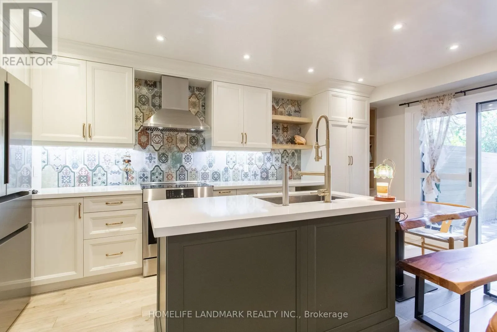 15 FOXGLOVE COURT