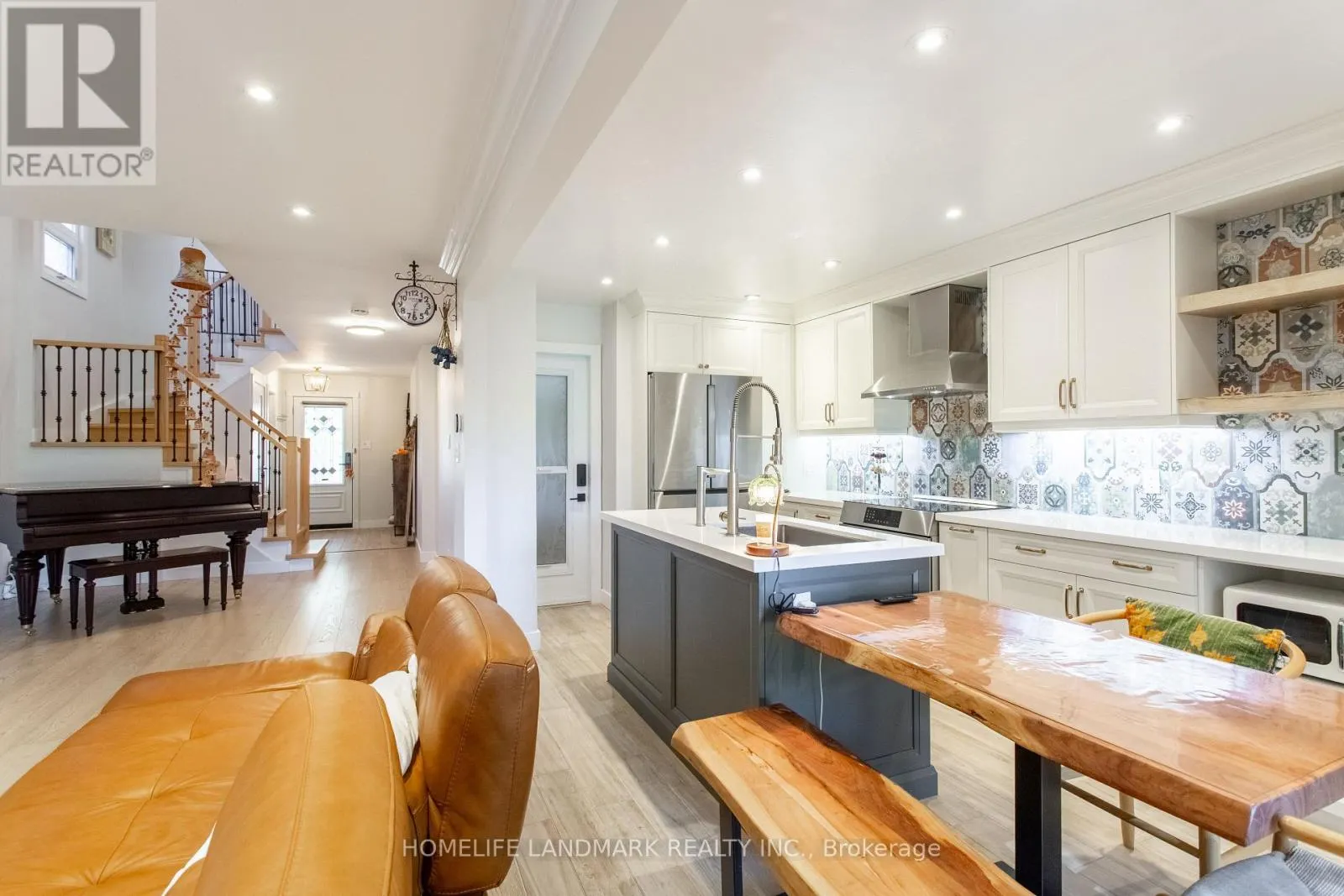 15 FOXGLOVE COURT