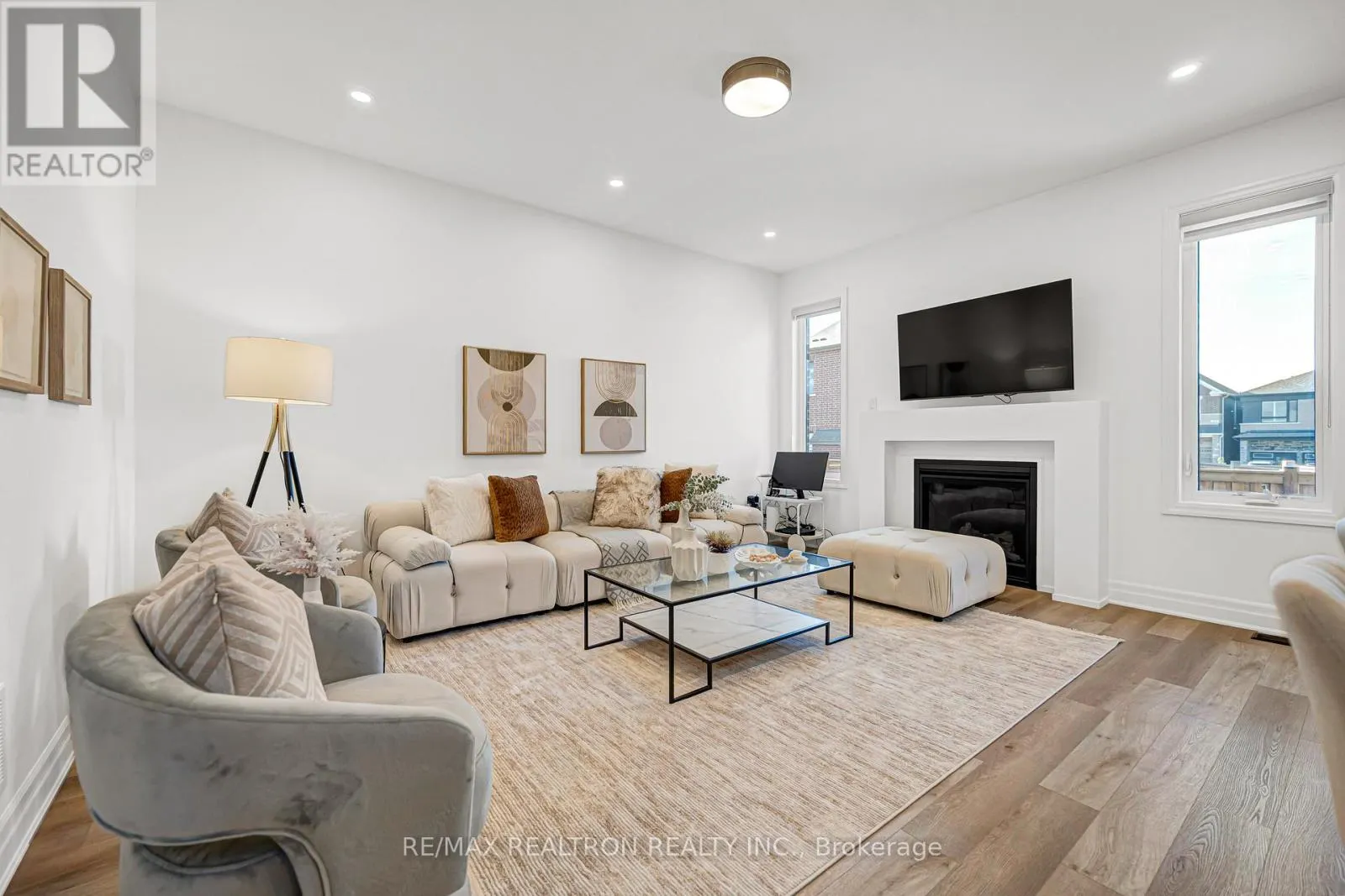 57 GREENRIDGE CRESCENT