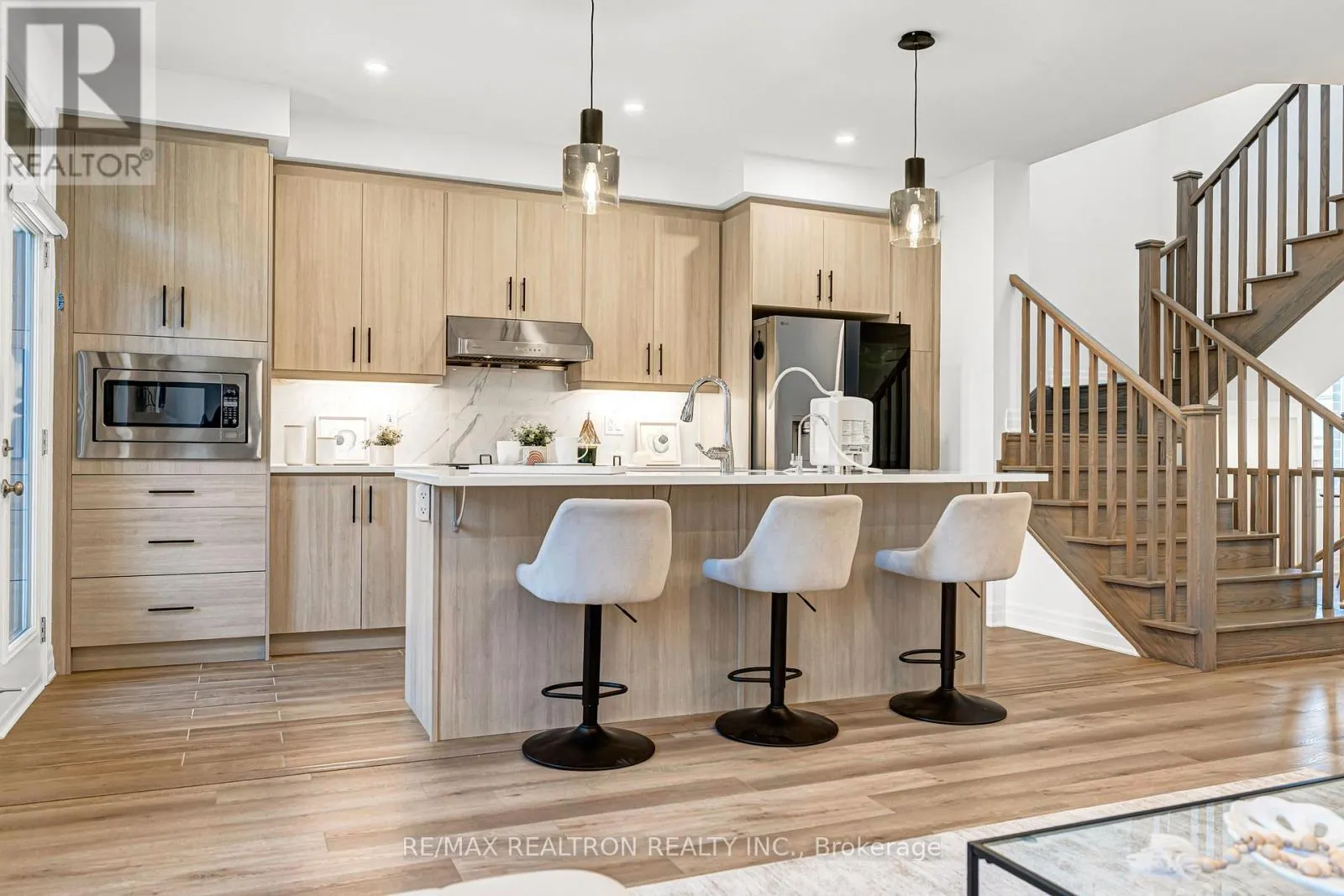 57 GREENRIDGE CRESCENT