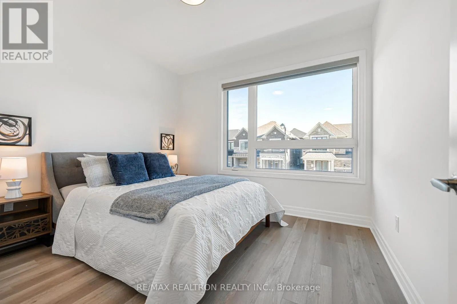 57 GREENRIDGE CRESCENT