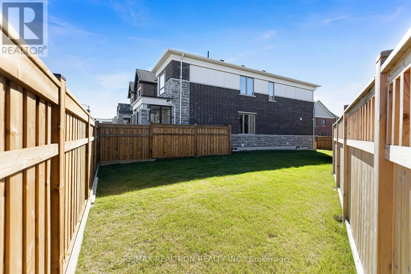 57 GREENRIDGE CRESCENT