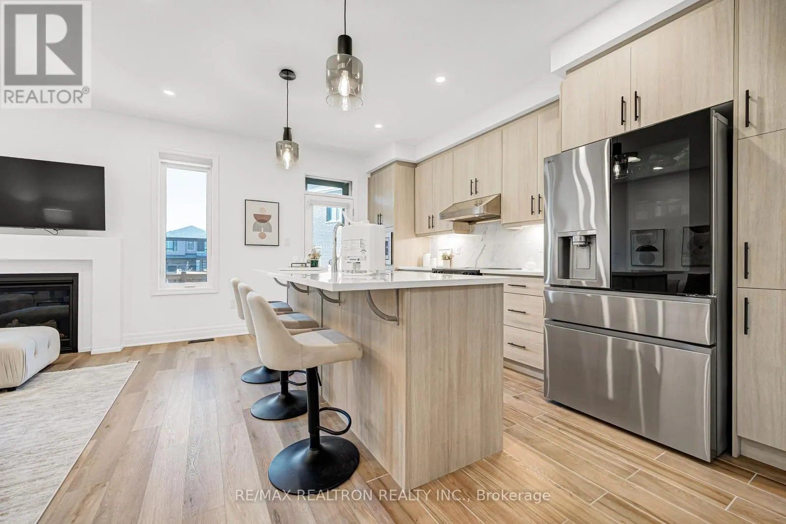 57 GREENRIDGE CRESCENT