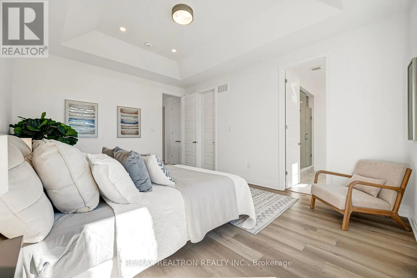 57 GREENRIDGE CRESCENT