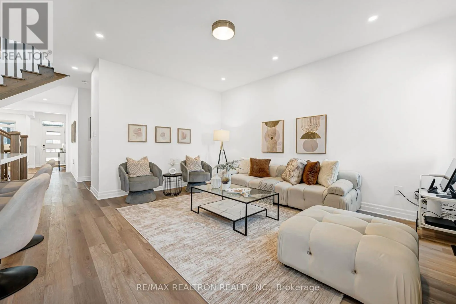57 GREENRIDGE CRESCENT