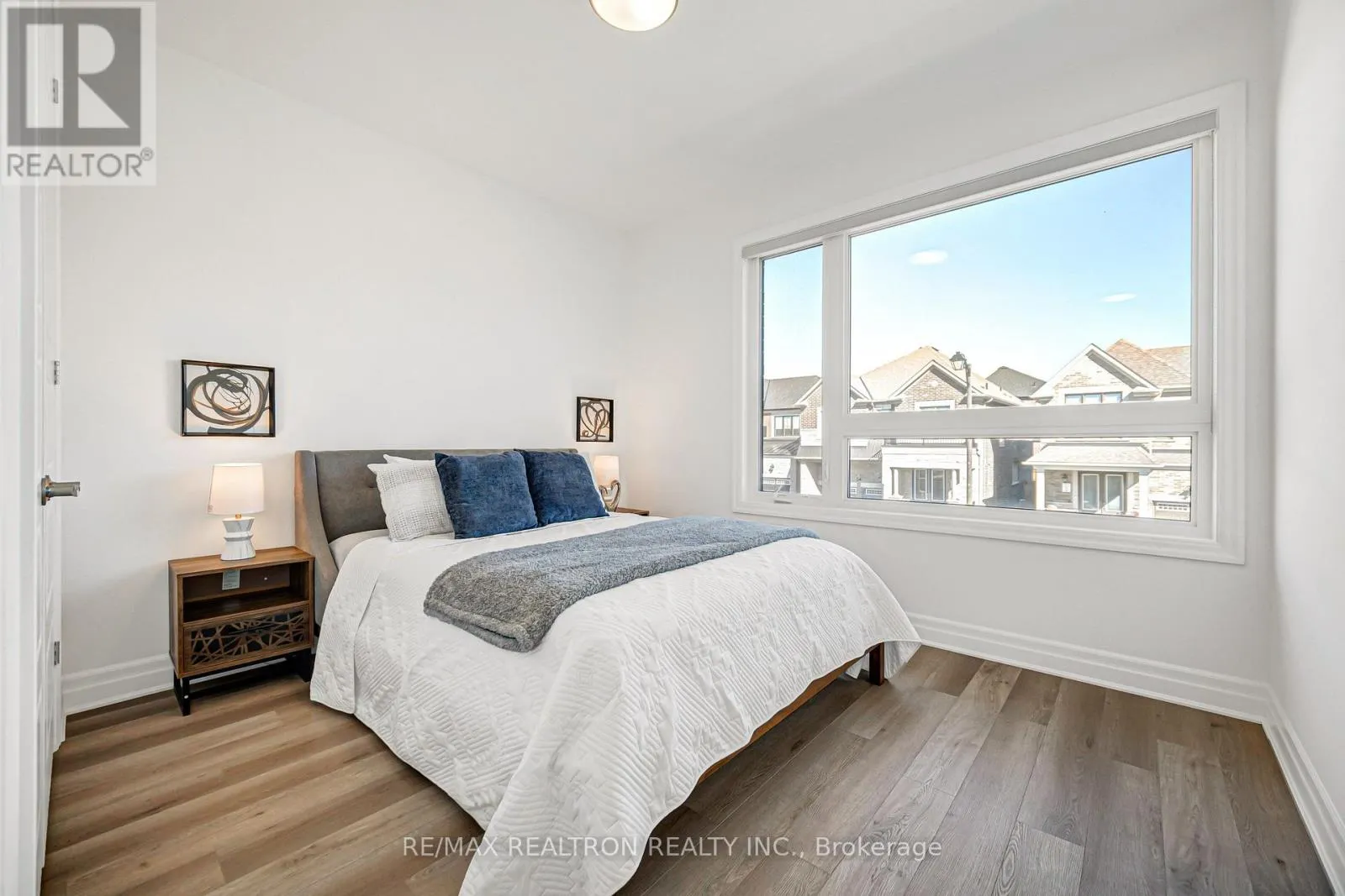 57 GREENRIDGE CRESCENT