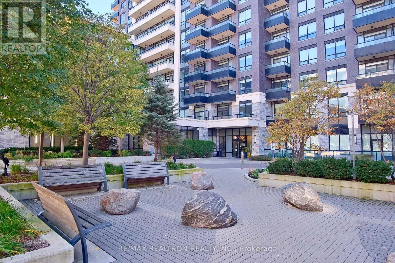 533 - 15 WATER WALK DRIVE