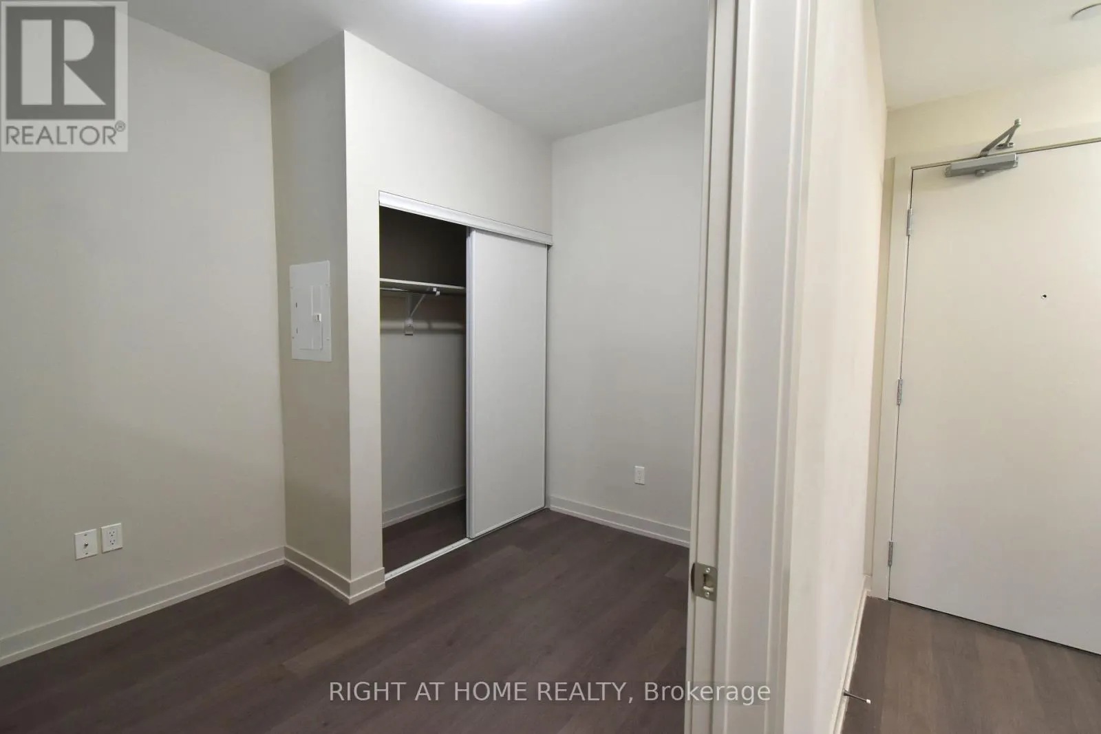 217 - 555 WILLIAM GRAHAM DRIVE