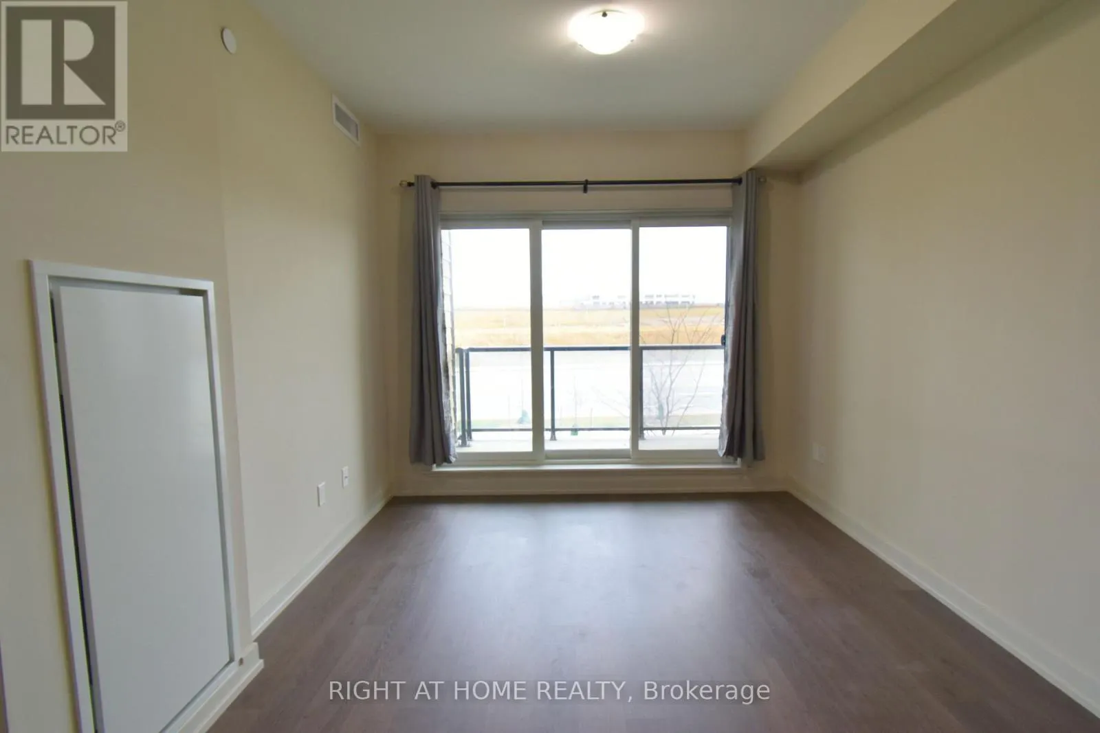 217 - 555 WILLIAM GRAHAM DRIVE